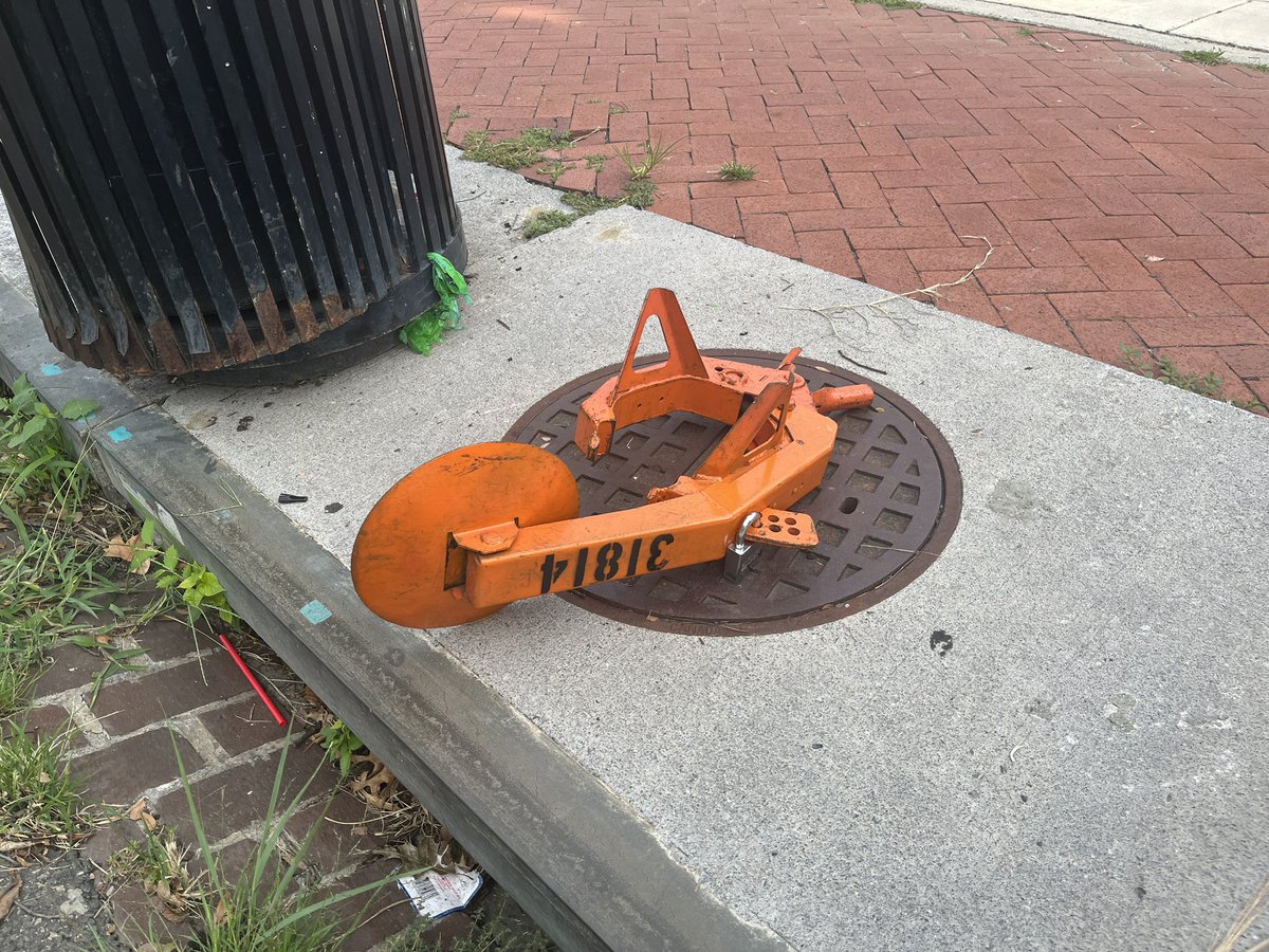 Good morning <a href="/DCDPW/">DC Department of Public Works</a> <a href="/311DCgov/">DC311</a> if you’re looking for this boot, it’s at the Elm St entrance to LeDroit Park.