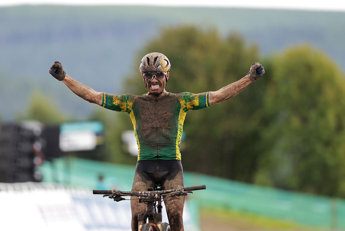 AVANCINI 🇧🇷 🌈 

An INCREDIBLE performance to be crowned the 2023 UCI MTB Marathon Elite World Champion in Glentress! 

#GlasgowScotland2023