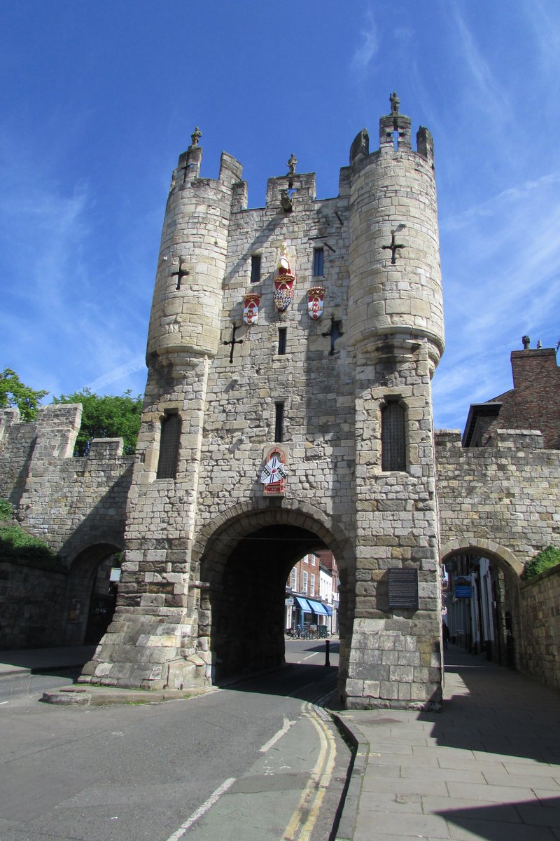 PaulKendall2's tweet photo. On 31 Dec 1460 the heads of Richard, Duke of York and Edmund, Earl of Rutland, father/brother of #EdwardIV and #RichardIII were impaled upon spikes on the battlements of #MicklegateBar #York
WARS OF THE ROSES @penswordbooks
https://t.co/dMv3TyI1iF
#warsoftheroses @VisitYork https://t.co/WDdqGFvFLA