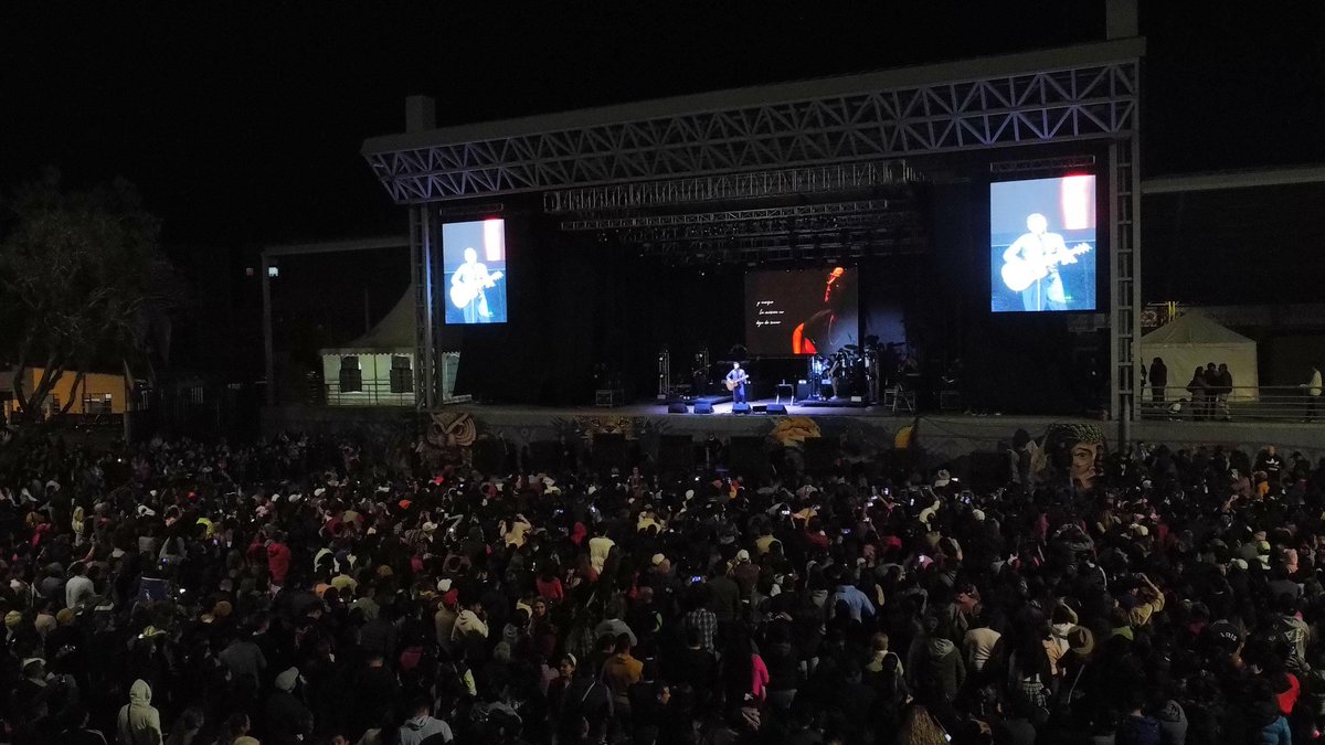 boyaca_noticias's tweet photo. #Sogamoso | Ante aproximadamente 6.000 personas, la convocatoria de adoración, que cerró el cantante Alex Campos, fue un éxito total; además de la masiva asistencia de público y contrario a lo que muchos esperaban, no se habló de candidatos ni política. https://t.co/q6MPF6KtbY