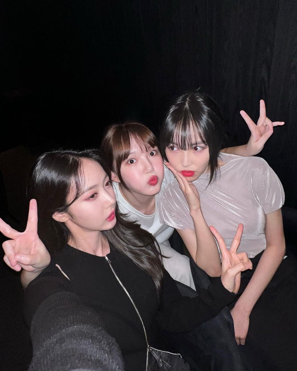 _mademydayz's tweet photo. "For almost eight years, we experienced hard, sad and happy times together. Thinking about them makes me emotional and warm. They're my lifetime friends.. lifetime family.." ─ SinB https://t.co/wKVXFBjzJs