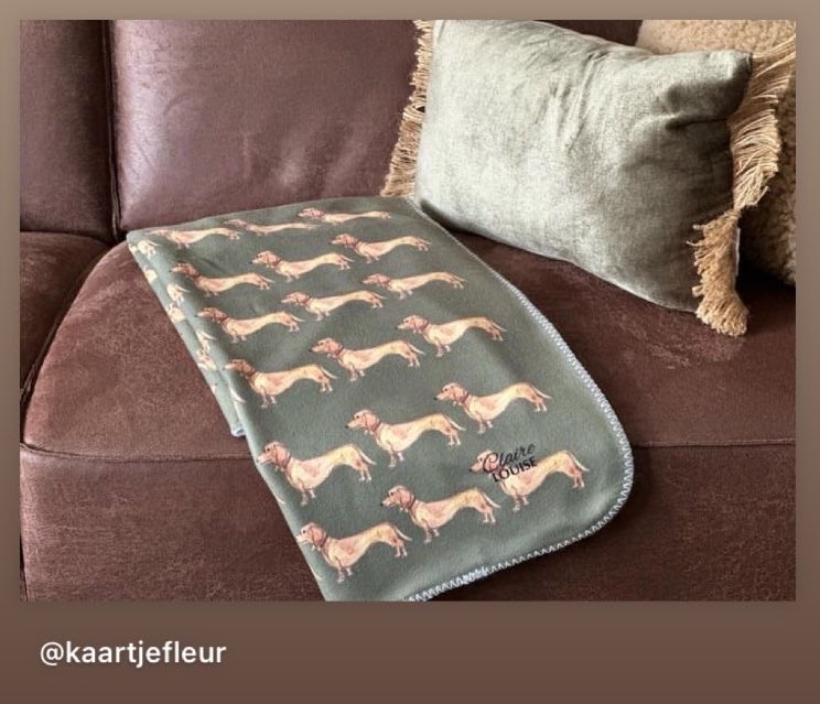 ClaireLouiseH's tweet photo. You can now purchase our Dachshund blankets in retailers in the #Netherlands. https://t.co/Trr7QfrMbT #stockist #retailers #cosyweather #blankets #dachshundlovers 🇳🇱 @Ankorstore https://t.co/cU8uGjAhRS