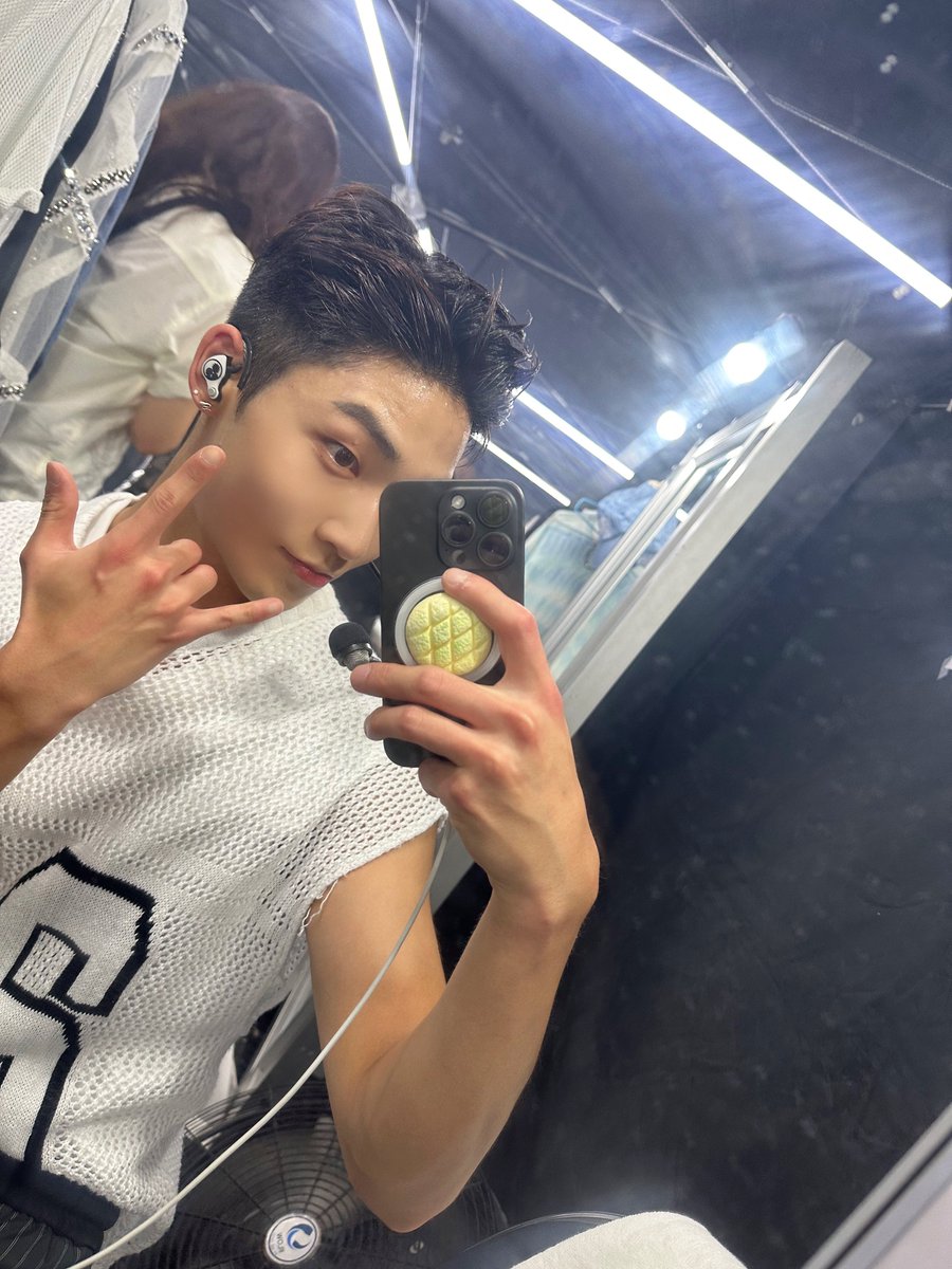 [켑] hoping our music can be your soundtrack as you chase your dreams 🫶
หวังว่าเสียงดนตรีของพวกเรา จะเป็นเพลงประกอบให้พวกคุณ ในระหว่างที่พวกคุณกำลังตามหาความฝัน 🫶🏻 - kevin