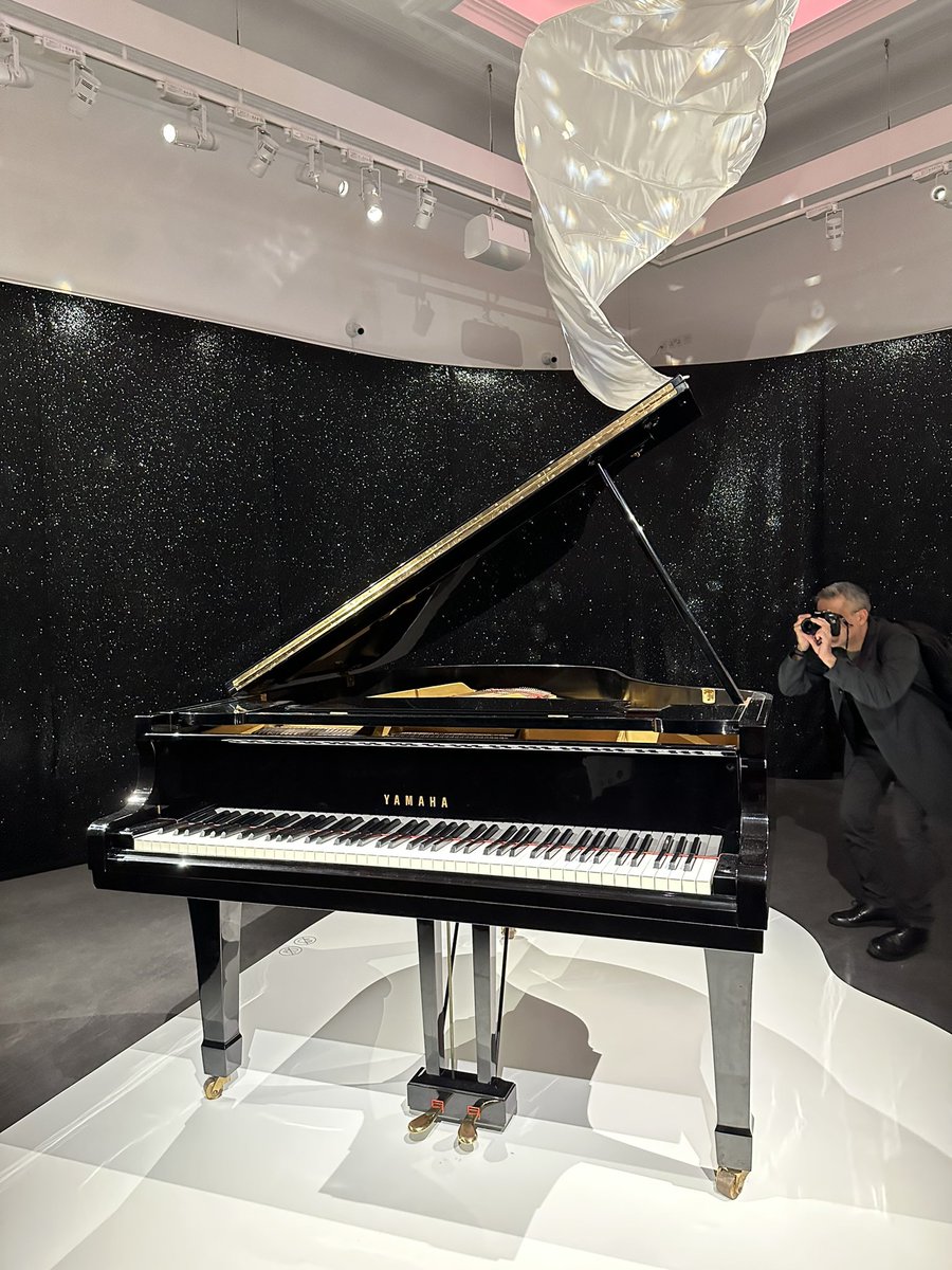 KayBuxton's tweet photo. Well what a fabulous way to spend a stormy day yesterday, up close and personal with Freddie Mercury’s estate at Sotheby’s. https://t.co/ZDWcuIQhE1