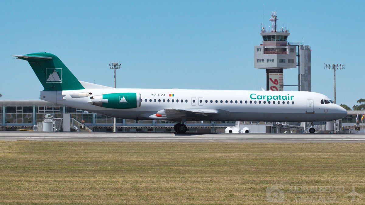 Juli0_Albert0's tweet photo. Depegando de Vigo. YR-FZA - Fokker 100 - Carpatair.
#levx
#aviationphotography
#fokker https://t.co/qTFkPHcjBH