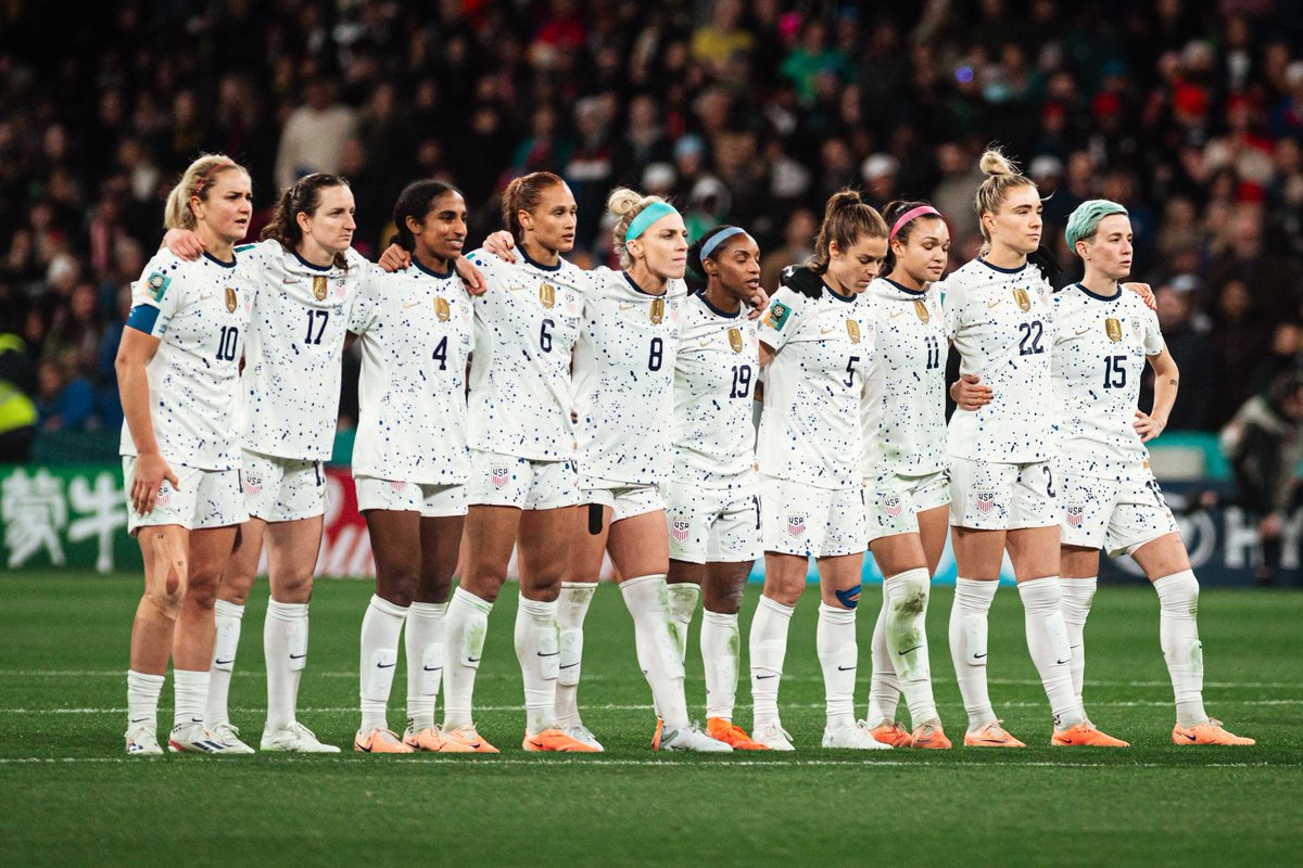All the love, respect and pride in the world for this @USWNT squad 🇺🇸