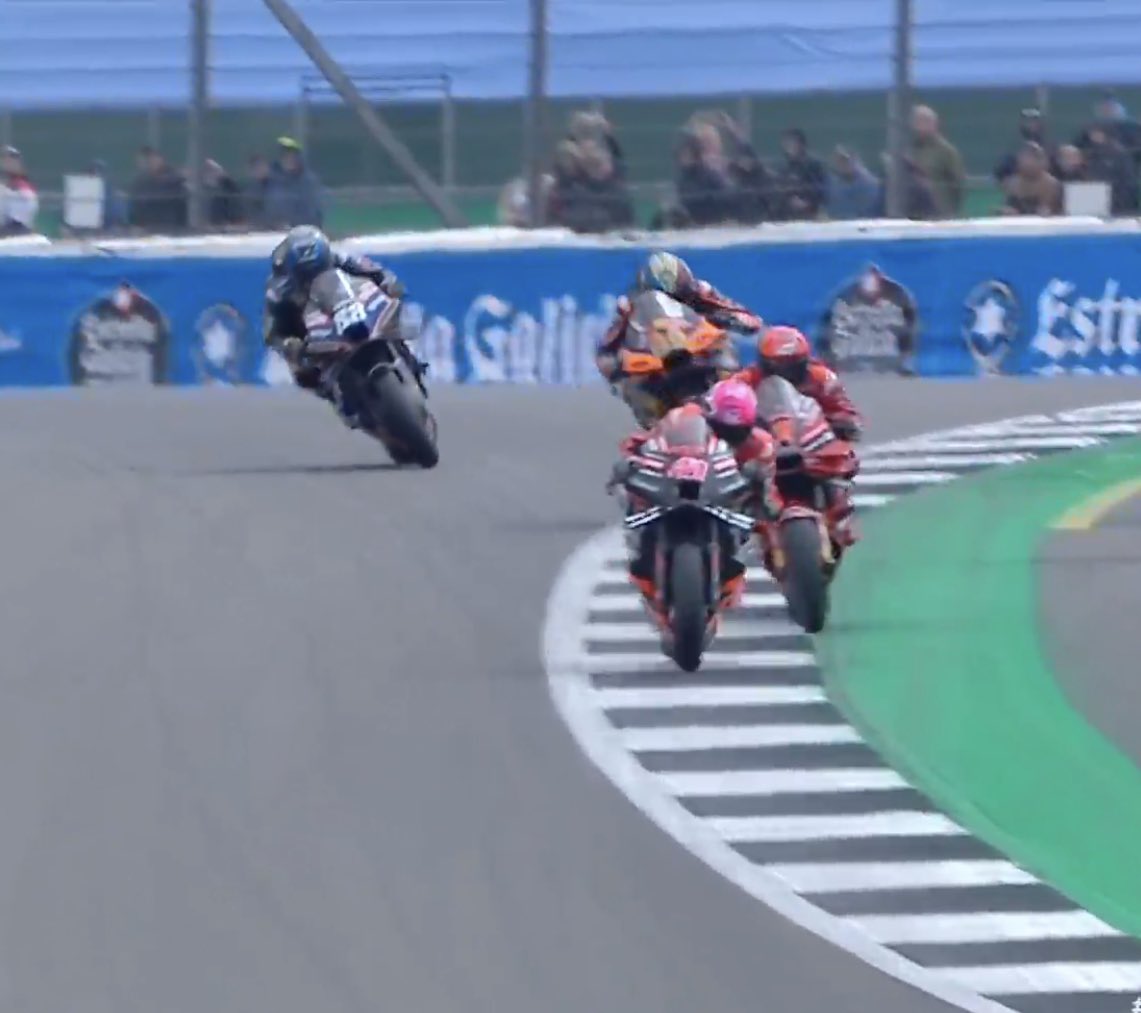 crash_motogp's tweet photo. Bagnaia exceeded track limits? 🔎

#BritishGP https://t.co/V99zFW0wUM
