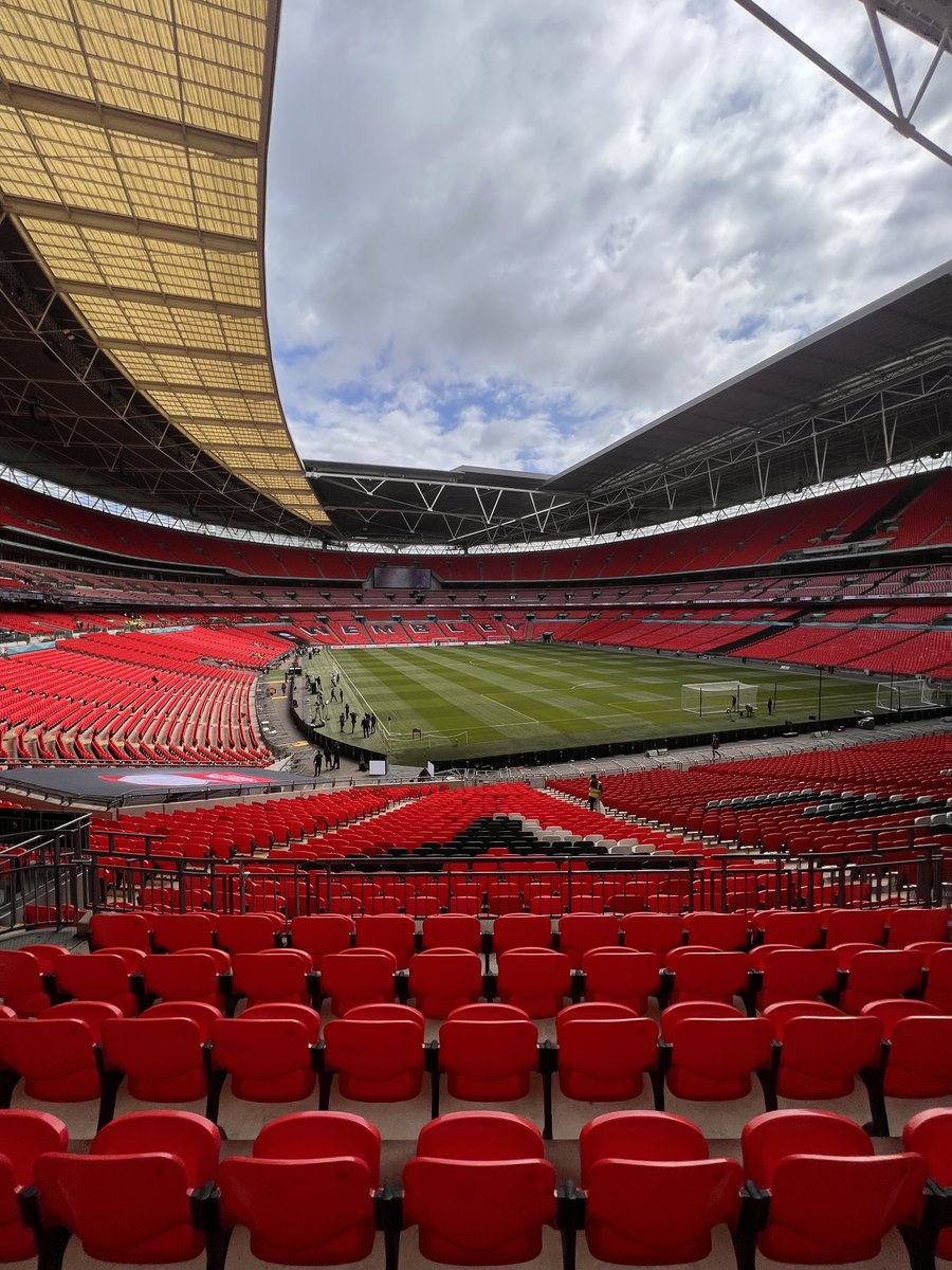Arsenal's tweet photo. Ninety minutes until the 90 minutes 👊 https://t.co/EBHEjS6Q3i
