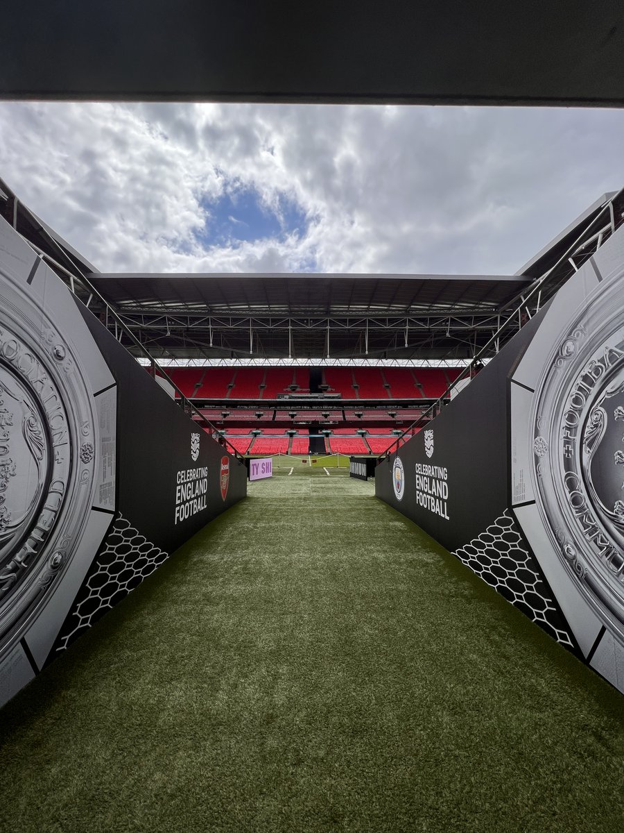 Arsenal's tweet photo. Ninety minutes until the 90 minutes 👊 https://t.co/EBHEjS6Q3i