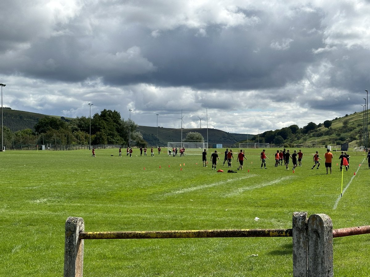 ⚽️ | 

What conditions to play a game, anyone interested in watching a game of football today, then get down to Tredegar Rec for the <a href="/FCTredegar/">⚽️ | FC Tredegar 🏴󠁧󠁢󠁷󠁬󠁳󠁿</a> v <a href="/IndyWalesFans/">Welsh Football Fans for Independence</a> 

Kick off is at 2pm and entry is just £2.