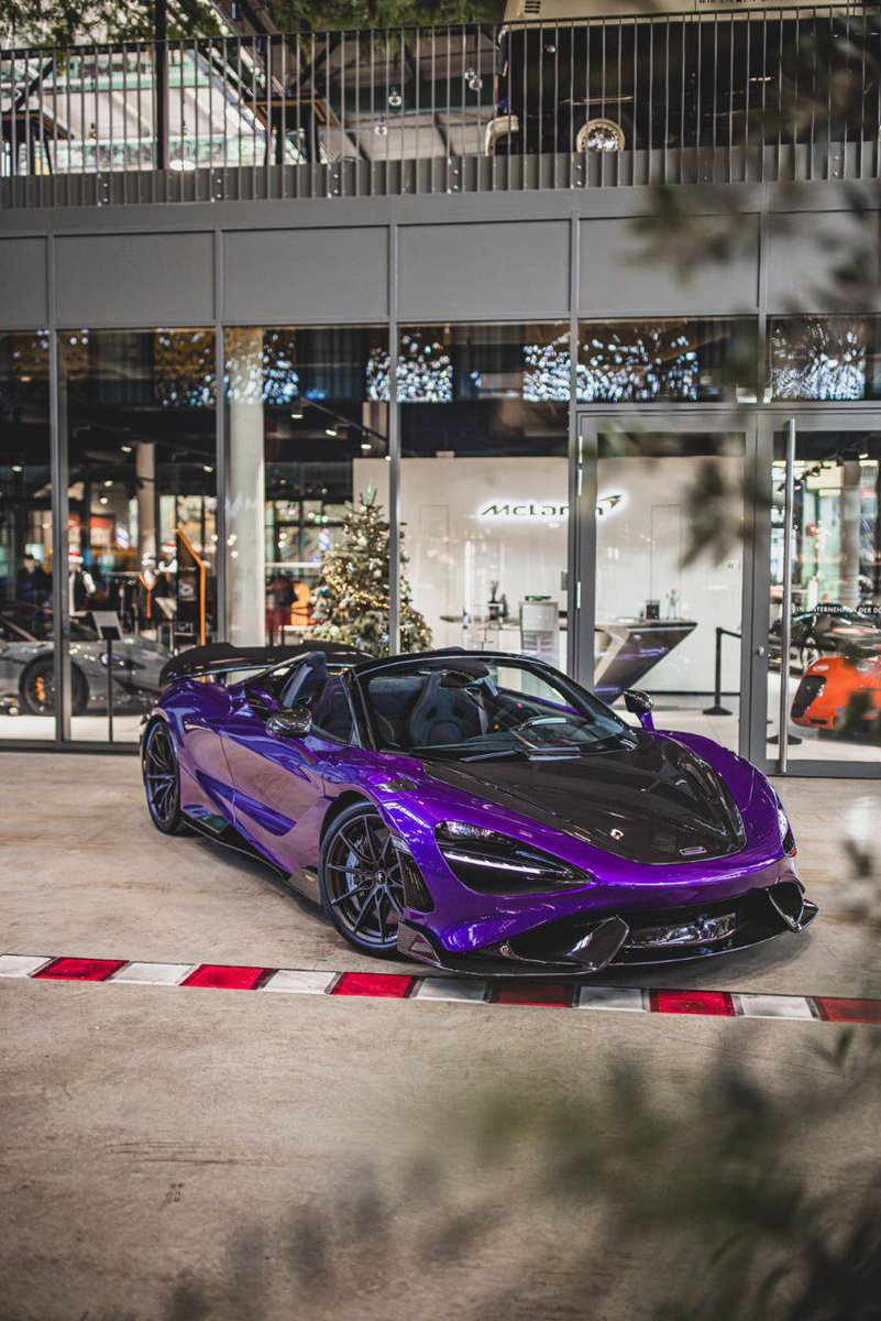 TateNews_'s tweet image. Nah Andrews and Tristans McLaren is cold🥶🥶

Around €330K+