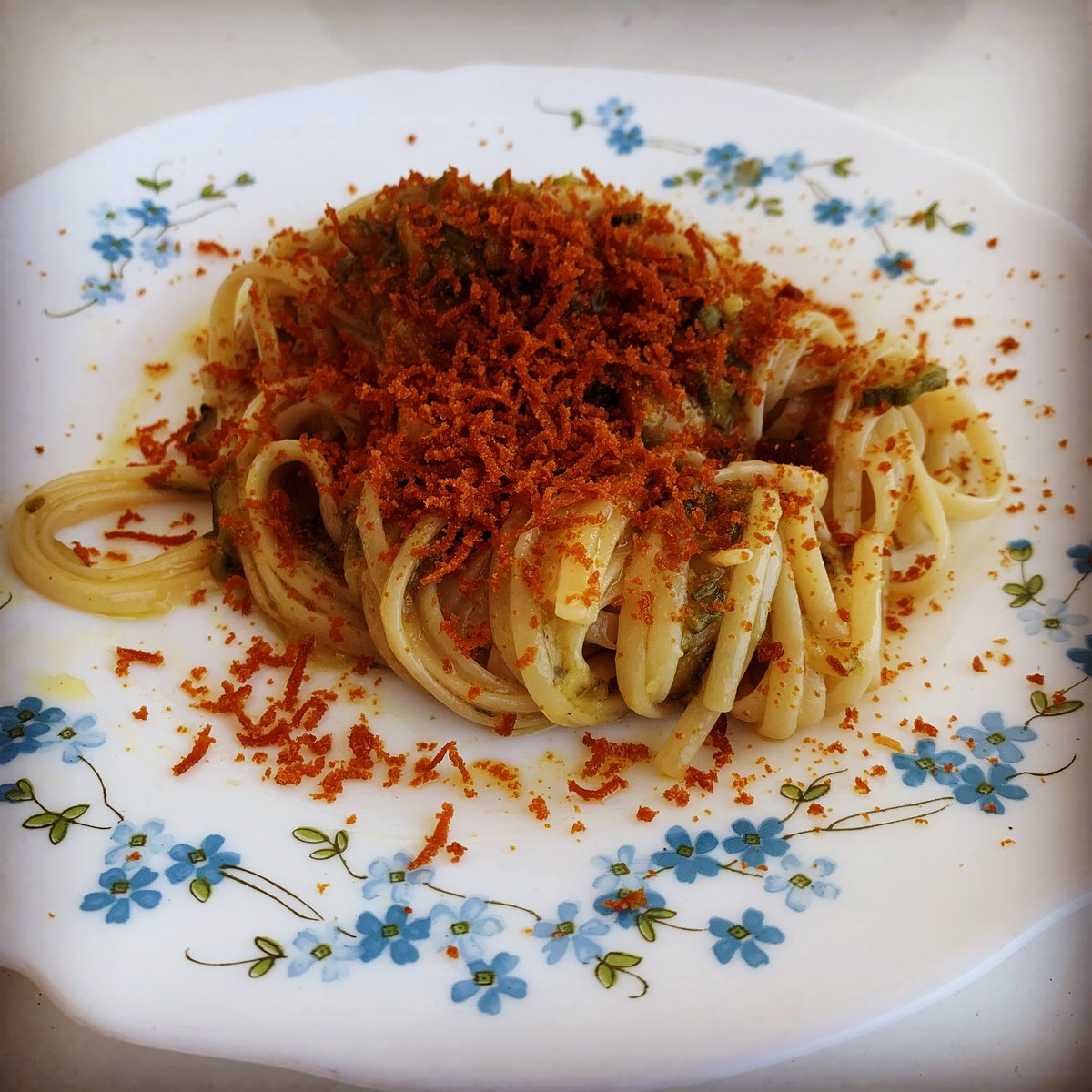 andreasofia's tweet photo. Linguine Roman Courgettes, #Tropea Onion and Mullet Roe.
Next time more chili.
Much more chili!

Linguine #Zucchine romane, Cipolla di Tropea e #Bottarga di Muggine.
Prossima volta più peperoncino.
Molto più peperoncino! https://t.co/XqxQmp1OkQ