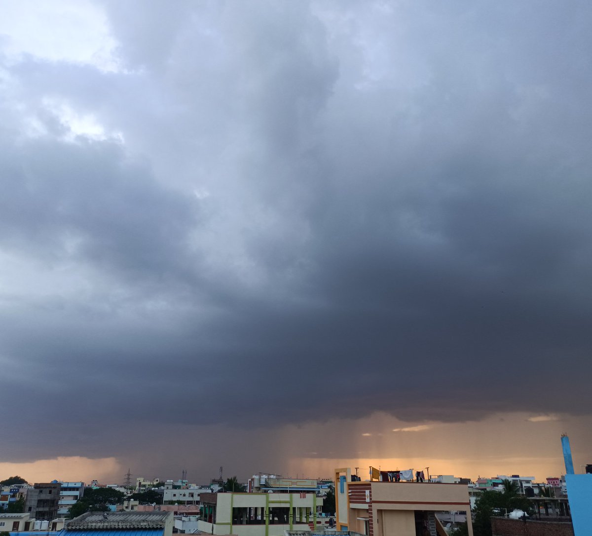 Hyderabadrains's tweet photo. #6AUG 6:30PM⚠️

Quick Passing Rain Spell Ahead for North #Hyderabad &amp; Outskirts in next 30mins🌧️

The rest of the City will be Dry.

#HyderabadRains https://t.co/68UDIoYvx0