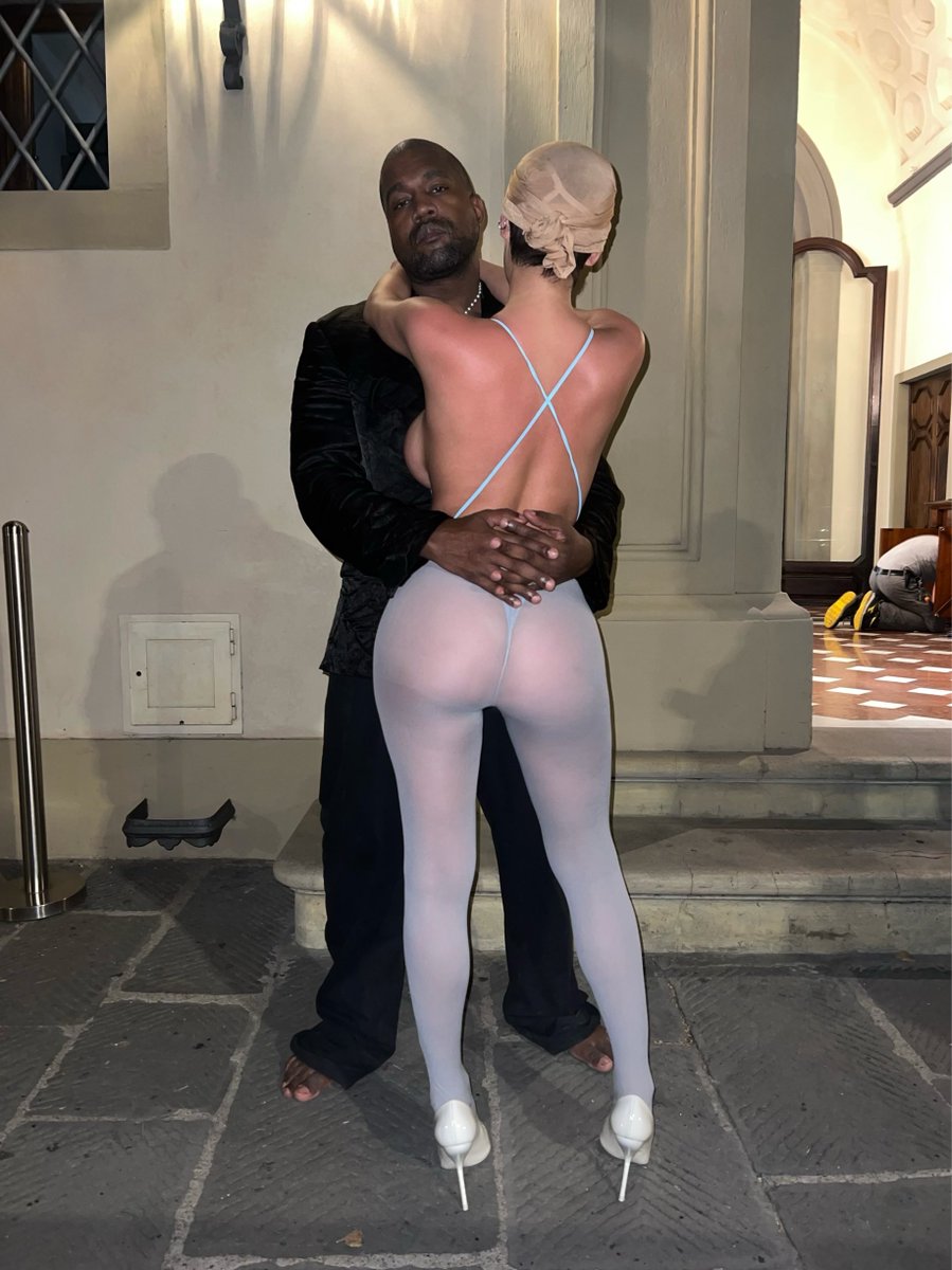 itsarkangel's tweet photo. ye and bianca https://t.co/SFXKJtpSZ1