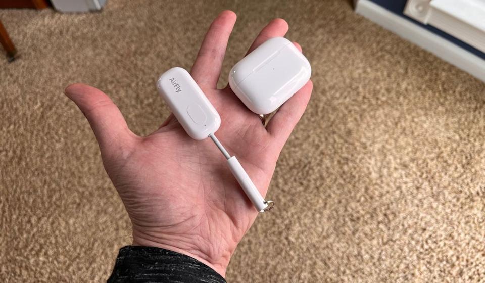 twelvesouth's tweet photo. "One great perk with both (#AirFlyPro and #AirFlyDuo): You can pair two sets of headphones simultaneously, meaning you and a companion can watch the same in-flight movie." Thanks for sharing @yahoolife! Shop our #WirelessTransmitter here https://t.co/5KmBSErydg https://t.co/VAS3uNpnI5