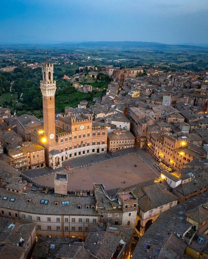 Destination Florence (@destinationflo) on Twitter photo Sai che #Siena e #SanGimignano sono #Patrimonio UNESCO? Oggi ti proponiamo un tour sensazionale attraverso questi borghi medievali toscani che ti lascerà senza fiato!
Scopri di più qui👇🏻
bit.ly/Tour_Siena_San…
#DestinationFlorence <a href="/visittuscany/">Visit Tuscany</a> Sai che #Siena e #SanGimignano sono #Patrimonio UNESCO? Oggi ti proponiamo un tour sensazionale attraverso questi borghi medievali toscani che ti lascerà senza fiato!
Scopri di più qui👇🏻
bit.ly/Tour_Siena_San…
#DestinationFlorence <a href="/visittuscany/">Visit Tuscany</a>