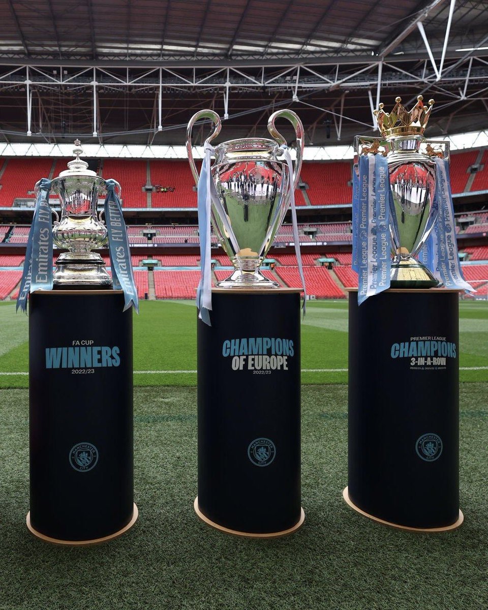 cityreport_'s tweet photo. #ManCity and Arsenal showing off all the trophies they won last season ahead of today’s Community Shield. 🏆🏆🏆 https://t.co/W85e84sG35