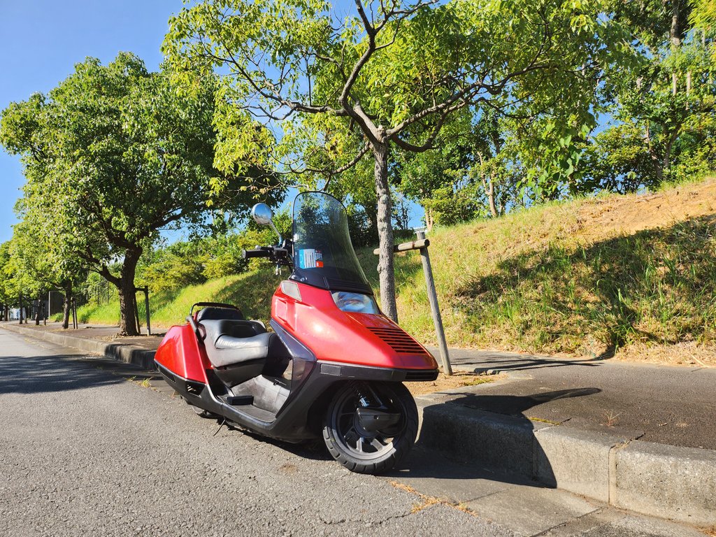k_n_72's tweet photo. 不便なバイク🛵
皆さん走りに行きましょ🤡おそいけど🤡 https://t.co/7PC2PmqT1M