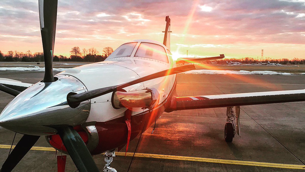 x1fbo's tweet photo. Photo by Mason Short from @Jet Access 

#sundownsunday #sundownsundays #sundayvibes #sundayquotes #sundayinspiration #rampviews #rampview #avlife #ramplife #sundaysunset https://t.co/BzeuYrzcL1