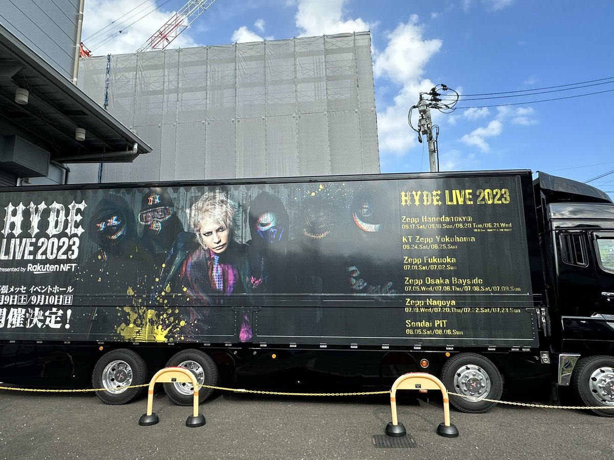 june23xxx's tweet photo. 2日間めっちゃ楽しかったー！！ずっと待ってた地元仙台での制限なし箱ライブは久々過ぎて体力持つか不安だったけど杞憂だった。ぐっちゃぐちゃで汗だくでカオス！刺激的で心地よいこの感覚。悔いなく燃え尽きて達成感と満足感で胸いっぱい！ HYDE LIVE最高です！大好き💕

#HYDELIVE2023
#SendaiPIT https://t.co/1NBCRNMMPM