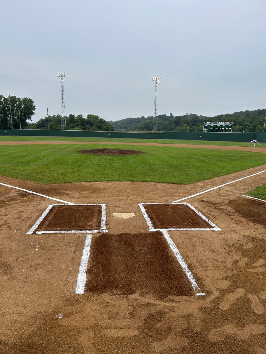 DIIMNJrLegion's tweet photo. Thanks to the greatest grounds crew in Southwest Minnesota that we are ready to play after only a 1 hour rain delay! Thank you for all the hard work so the young men can play! https://t.co/uTsYiCobSY
