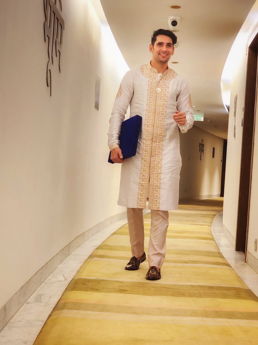 #janjatiyavikashumaraprayas is an initiative under #azadikaamritmahotsav by @ministryofculturegoi  to encourage citizens come forward and protect the tribal heritage of our nation 🇮🇳 🙏
@zeenews @amritmahotsav @ministryofculturegoi 
@bandedge.in 

Outfit- @rarstudio_official ✨