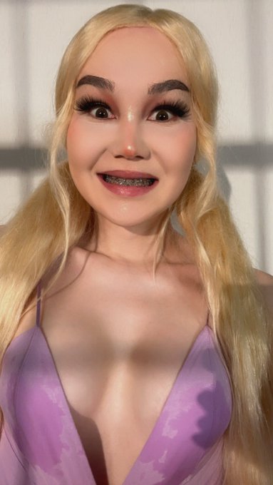 Serious question.  How do people smile with their teeth ??!  I was never able to &hellip; 💩 https://t.co/AS