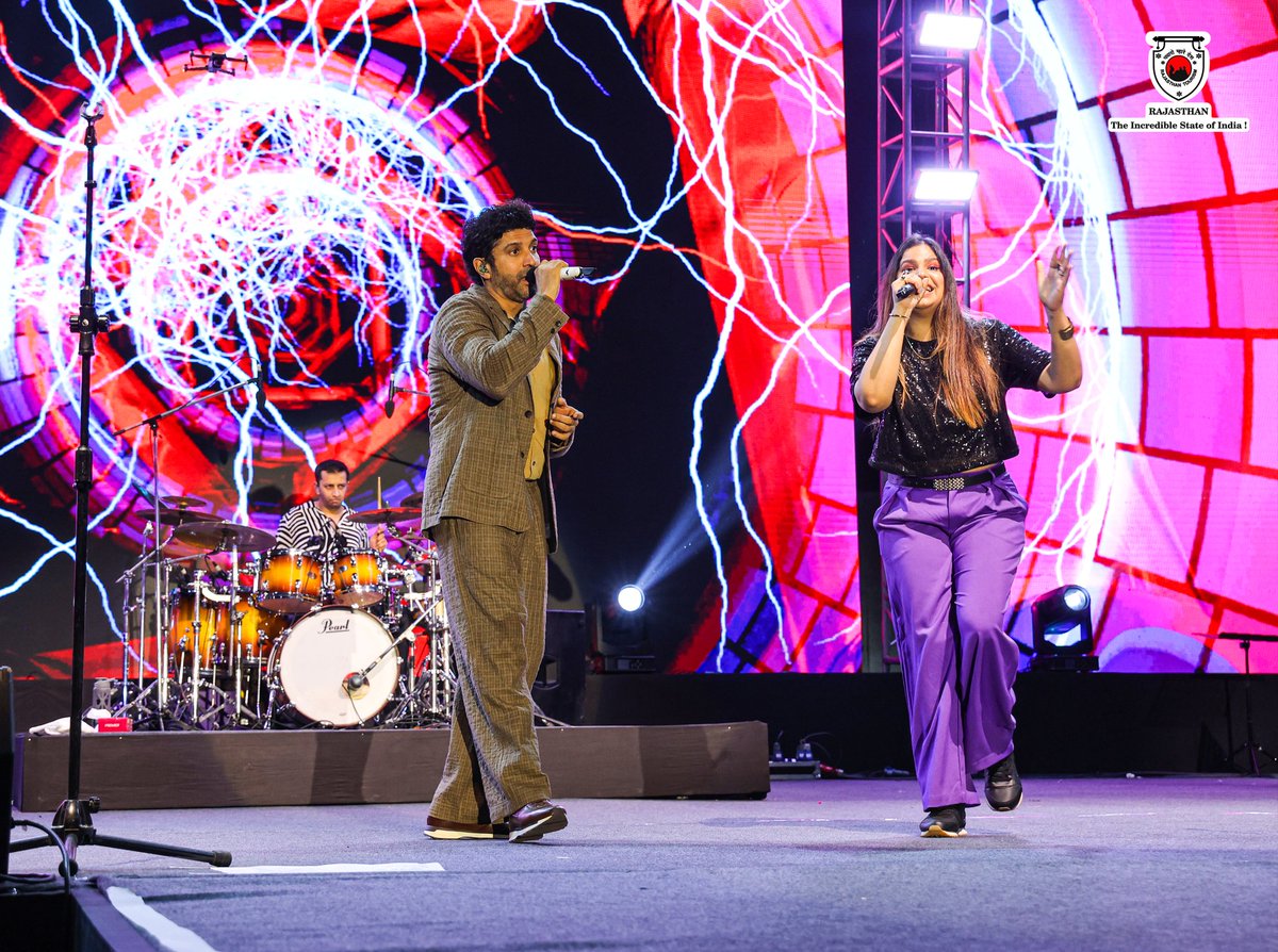 my_rajasthan's tweet photo. After the film launch, the multi-talented Farhan Akhtar brought energy and excitement to the atmosphere at JECC.
#LaunchingEvent #NewFilms #ExploreRajasthan #TravelRajasthan #RajasthanTourism #Rajasthan
(3/3) https://t.co/qJSMqsYR6F