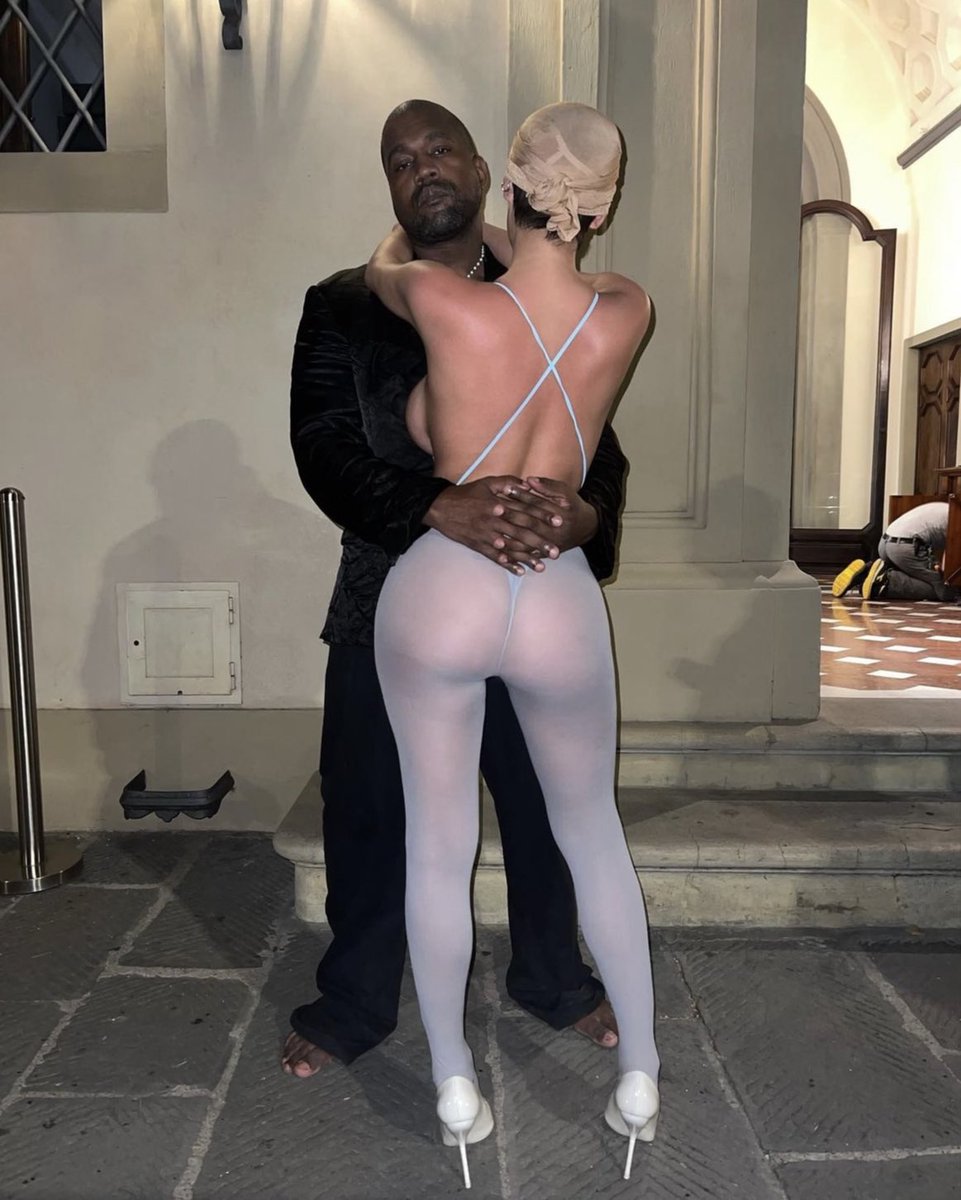 DondaTimes's tweet photo. Ye &amp; Bianca in Italy 🤍 https://t.co/7RPpiIFvWi