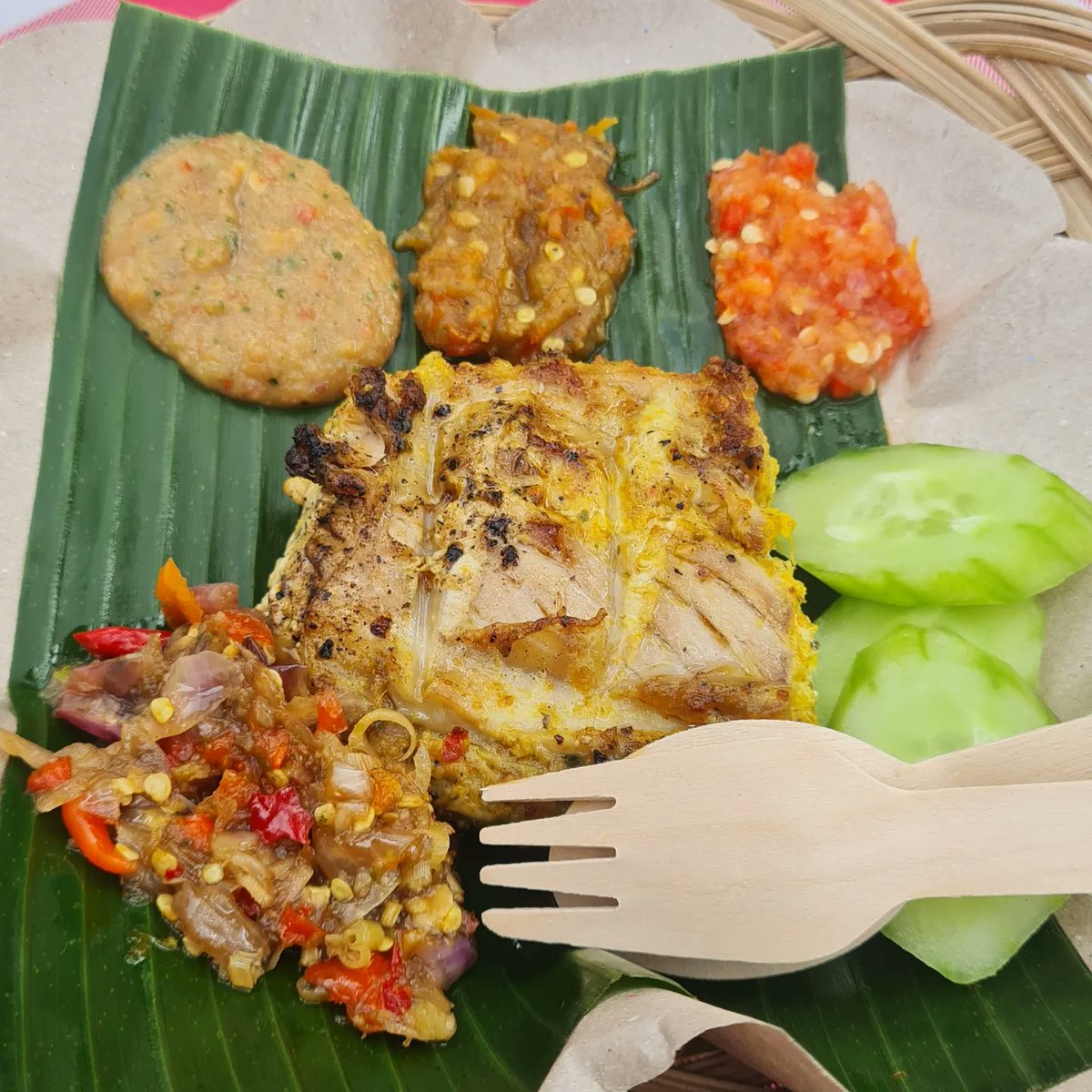 Fitrian Ardiansyah (@ecofitrian) on Twitter photo For two meaningful days, I have contributed as a panelist at <a href="/ubudfoodfest/">Ubud Food Festival 2025</a> 2023 last month, discussing #soil & its importance in our #food system, #culture, #economy, and civilization as a whole. A great sharing among food enthusiasts and soil experts. For two meaningful days, I have contributed as a panelist at <a href="/ubudfoodfest/">Ubud Food Festival 2025</a> 2023 last month, discussing #soil & its importance in our #food system, #culture, #economy, and civilization as a whole. A great sharing among food enthusiasts and soil experts.