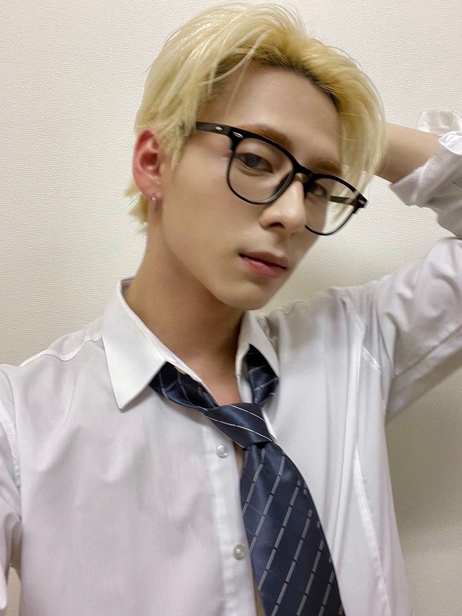 official__INI's tweet photo. [#西洸人]

ひろと教授👨🏼‍🔬

#INI #NISHIHIROTO https://t.co/K5Cv42uult