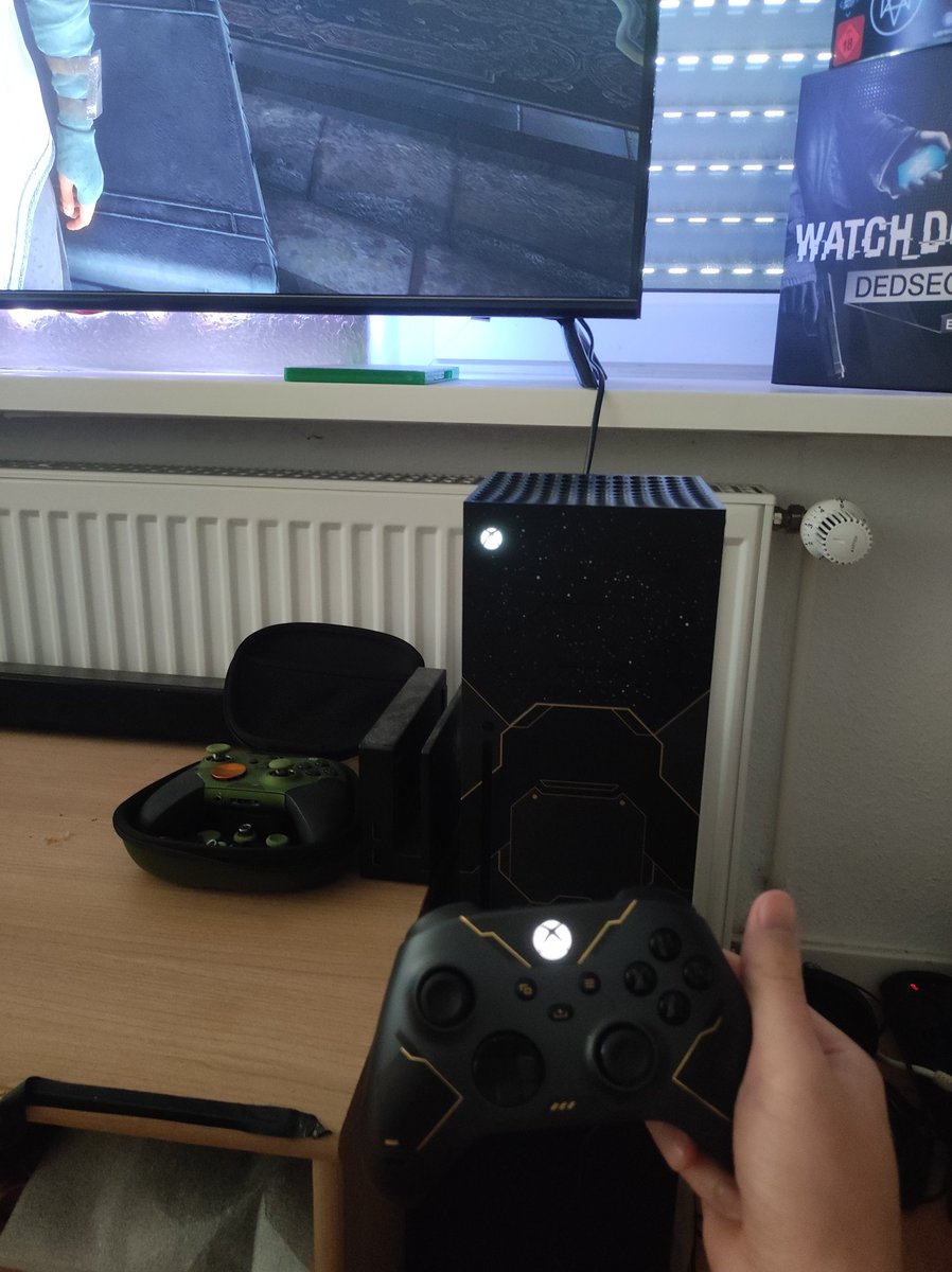 loobz_inc's tweet photo. @HCS @Halo @Xbox @Spacestation Already got 2 of them. For me and my Brother  😁 https://t.co/MnuQMDCiNw