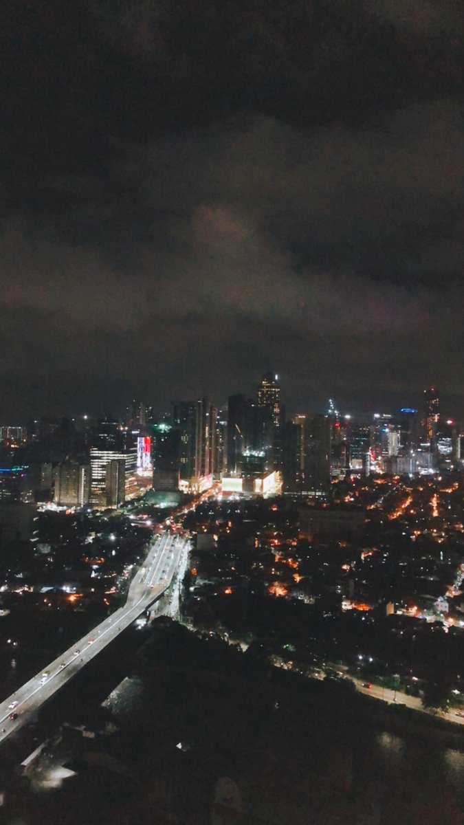 juiceworldzxc's tweet photo. city lights is just… ✨ https://t.co/5cPlcKkPIg