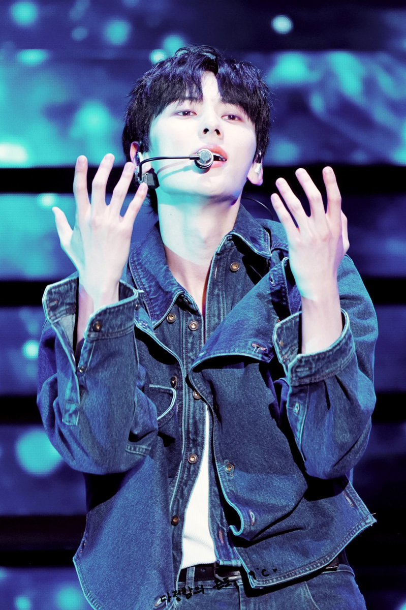 warmhearted_89's tweet photo. 230806 UNVEIL preview
#황민현 #HWANGMINHYUN https://t.co/0dxRJaG8oE