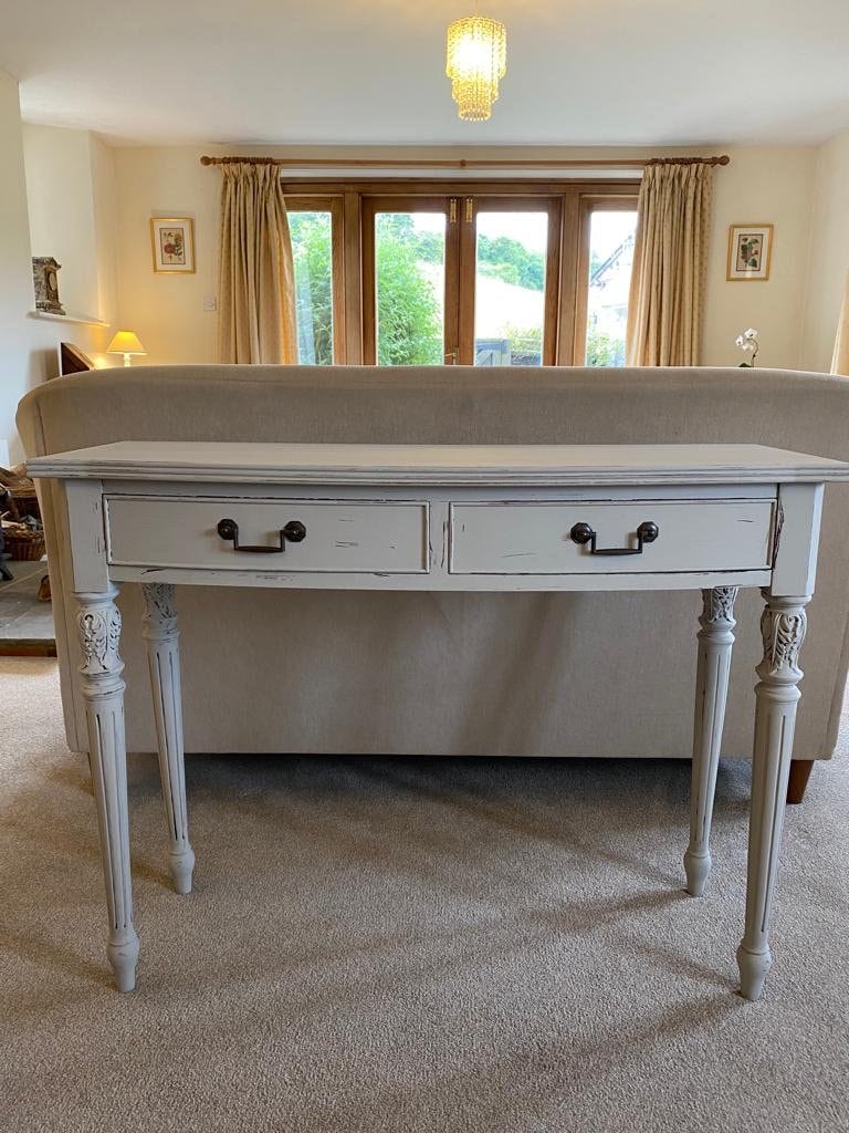 51_interiors's tweet image. Ready to go! etsy.com/listing/151419… #consoletable #shabbychictable #upcycledfurniture