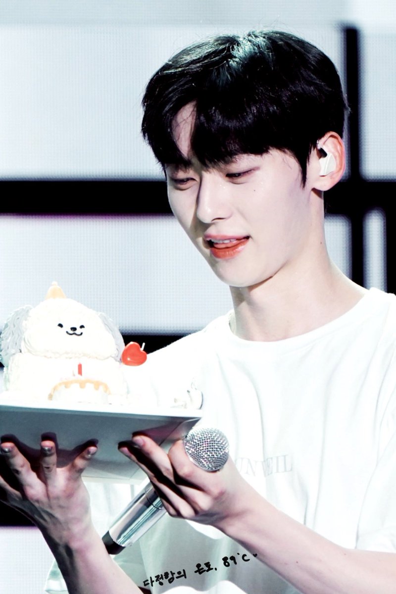 warmhearted_89's tweet photo. 230806 UNVEIL preview
#황민현 #HWANGMINHYUN https://t.co/AJFodw9YpN