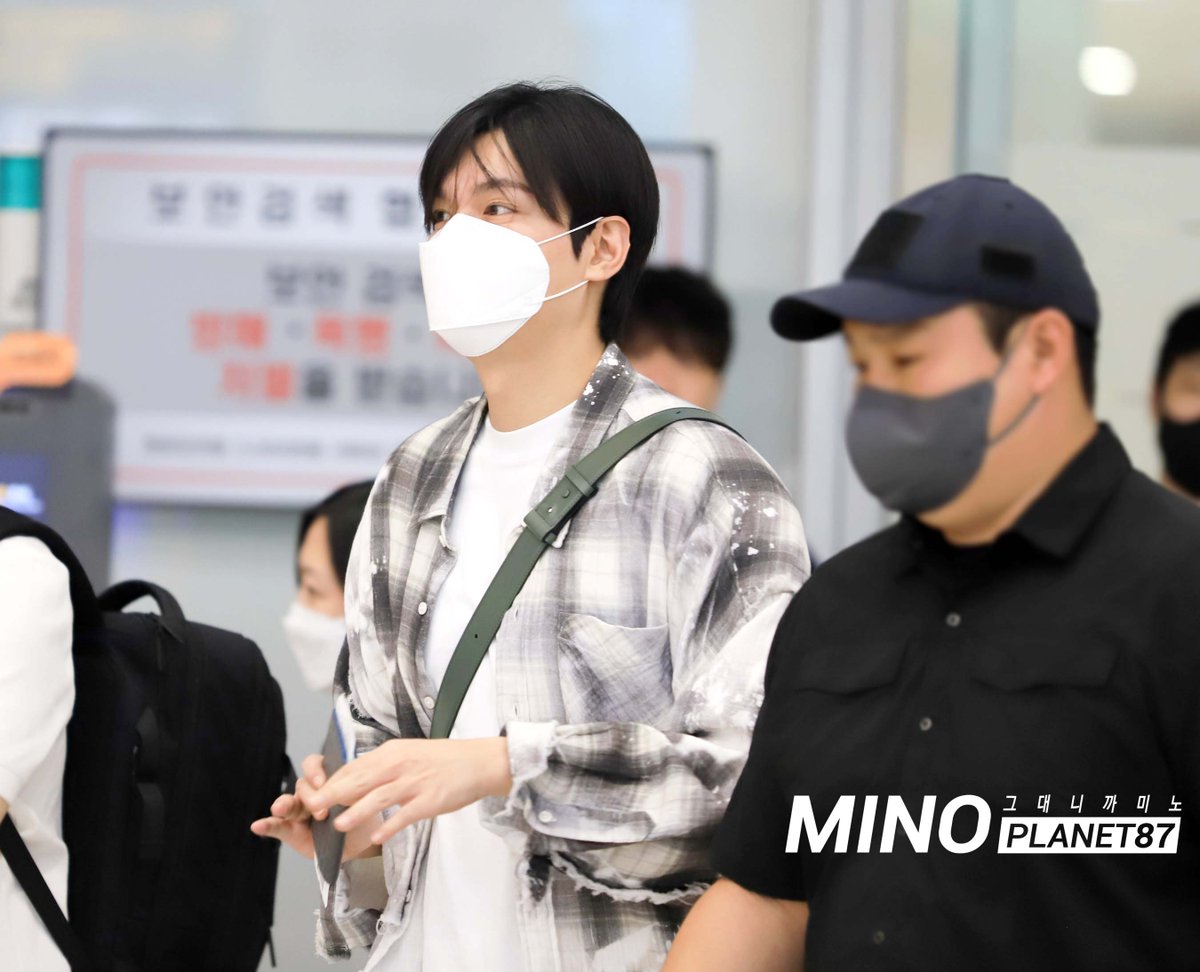 eunsil0223's tweet photo. 230806_인공 입국 민호
피곤했을 미노지만 또 봐서 반가웠어😊🩷

#Leeminho 
#이민호 

@ActorLeeMinHo https://t.co/cR3qSI1x4V