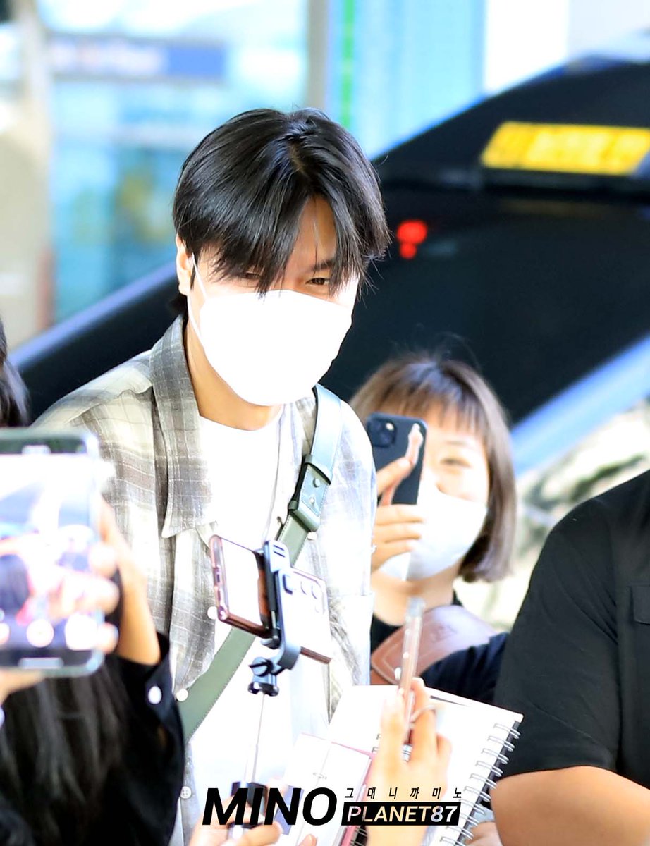 eunsil0223's tweet photo. 230806_인공 입국 민호
피곤했을 미노지만 또 봐서 반가웠어😊🩷

#Leeminho 
#이민호 

@ActorLeeMinHo https://t.co/cR3qSI1x4V