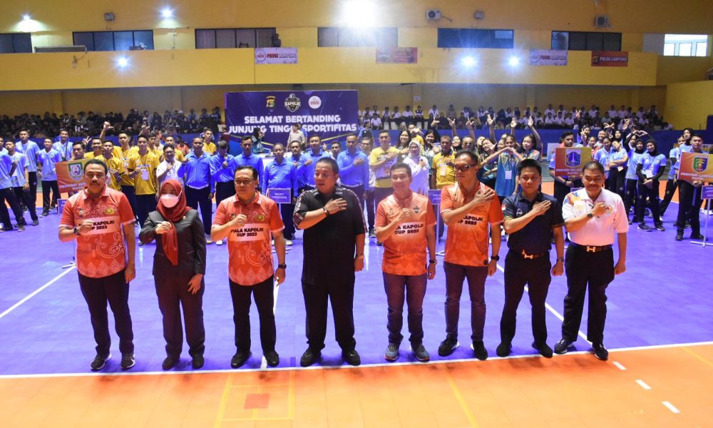 beeoneinfo's tweet photo. Walikota Eva Dwiana Hadiri Volley Ball Turnament Kapolri Cup 2023 di PKOR Way Halim https://t.co/NTfOPyyXnV https://t.co/lvkz9QGIyt