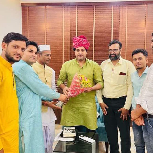मशहूर शायर राज्य सभा सांसद भाई <a href="/ShayarImran/">Imran Pratapgarhi</a> साहब को जन्मदिन की हार्दिक शुभकामनाएं।
आप इसी तरह से वंचित और शोषित पीड़ित वर्ग की सेवा करते रहें।