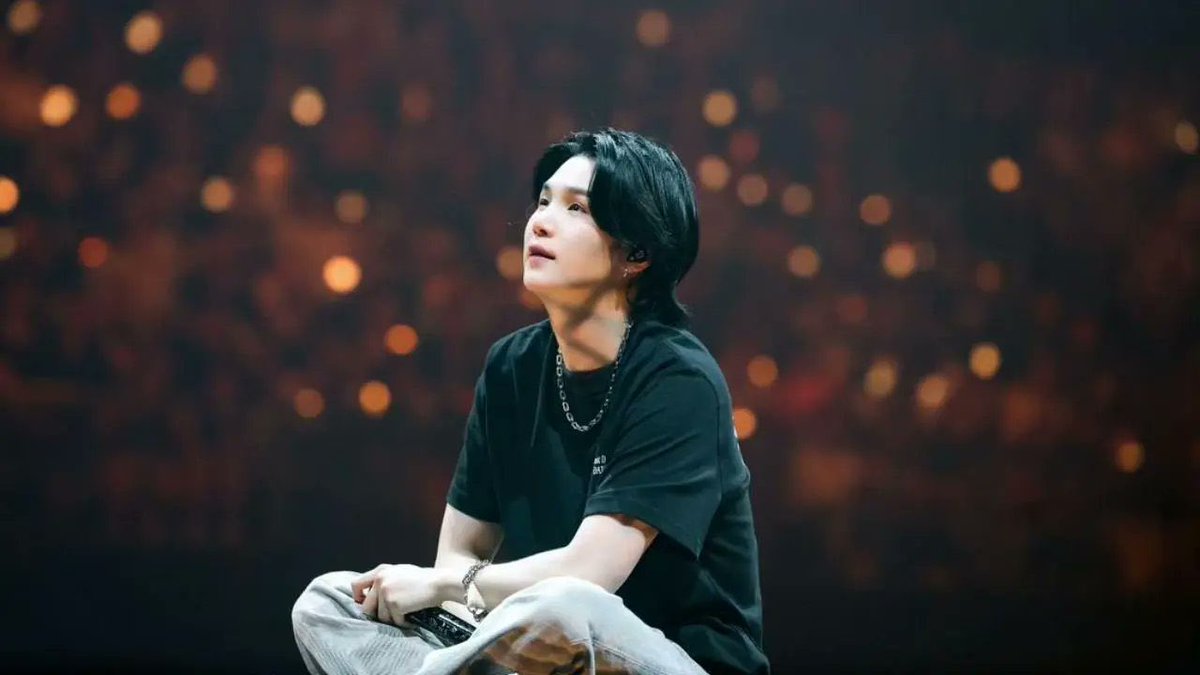 AnAn25097678's tweet photo. Min Yoongi thật sự cảm mơn cậu 💜 Concert hội tụ cả 7 thành viên một cách trọn vẹn nhất .
WE PROUD OF YOU YOONGI
THANK YOU YOONGI
WE LOVE YOU YOONGI 
#AgustD_DDAY_theFinal 
#SUGA_AgustD_TOUR_the_Final https://t.co/FHqaccRDNM