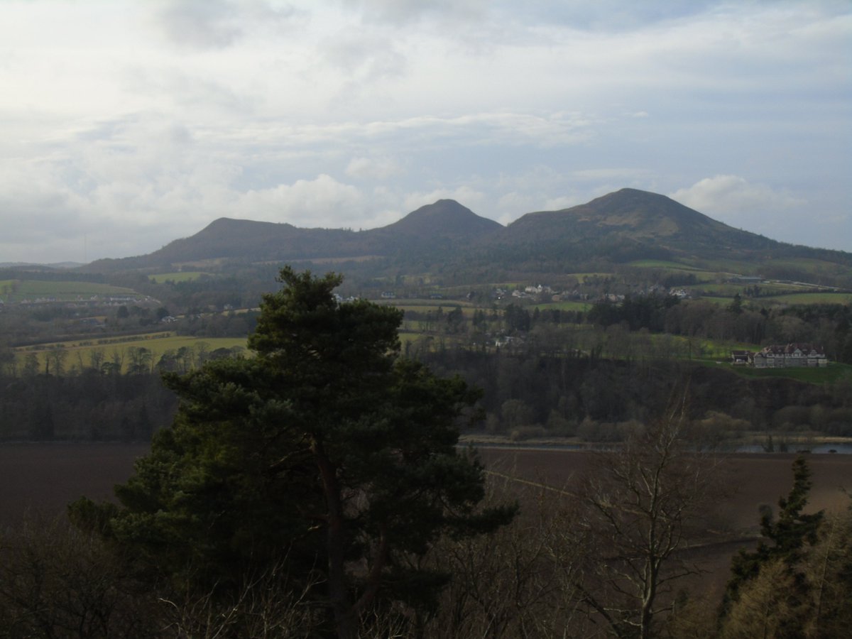 aw_history's tweet image. Today is the anniversary of the Battle of Ædwinesclif (Edwini’s Cliff) fought on 6 August 761 near #Melrose in #Scotland where Aethelwald Moll of Northumbria defeated Oswine. See en.wikipedia.org/wiki/%C3%86the… @EnglishHeritage @nationaltrust @N_T_S @welovehistory @RegiaAnglorum