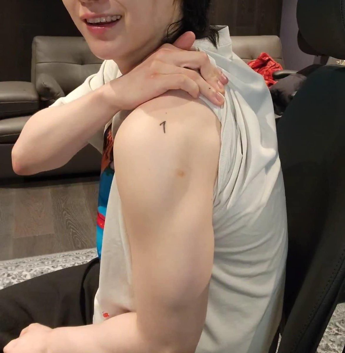 jinknie's tweet photo. Thank you Yoongi
We love you Yoongi
We are proud of you Yoongi 💜
#D_DAY_THE_FINAL_D3
#AgustD_DDAY_theFinal 
#SUGA_AgustD_TOUR_the_Final 
#SUGA 
#BTS https://t.co/B7y77GpxLq
