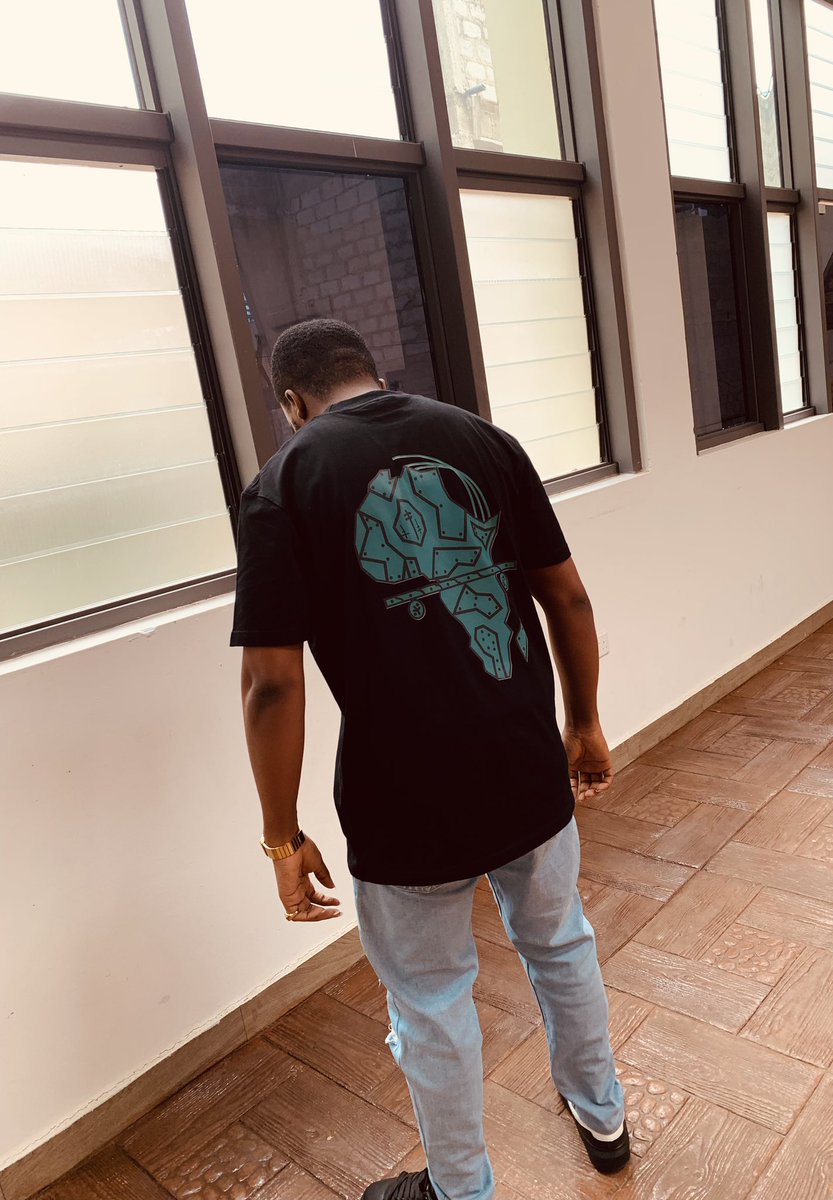 mudcracks_'s tweet photo. “Across The Surface 2” by @teddy_breezy1 

T-Shirt Available 🟩⬛️ https://t.co/cAYGK2YF6A