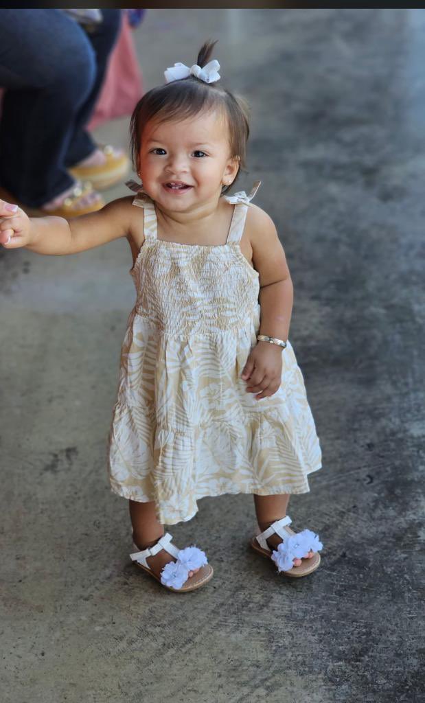 emanuelnieves52's tweet photo. Hoy cumple el amor de mi vida su primer añito gracias Señor por esta bendición Dios te me cuide siempre Happy 1st Birthday #Emmarie 🎉🫶🏾♥️😍 #DaddyGirl https://t.co/bJS4TY6G4O