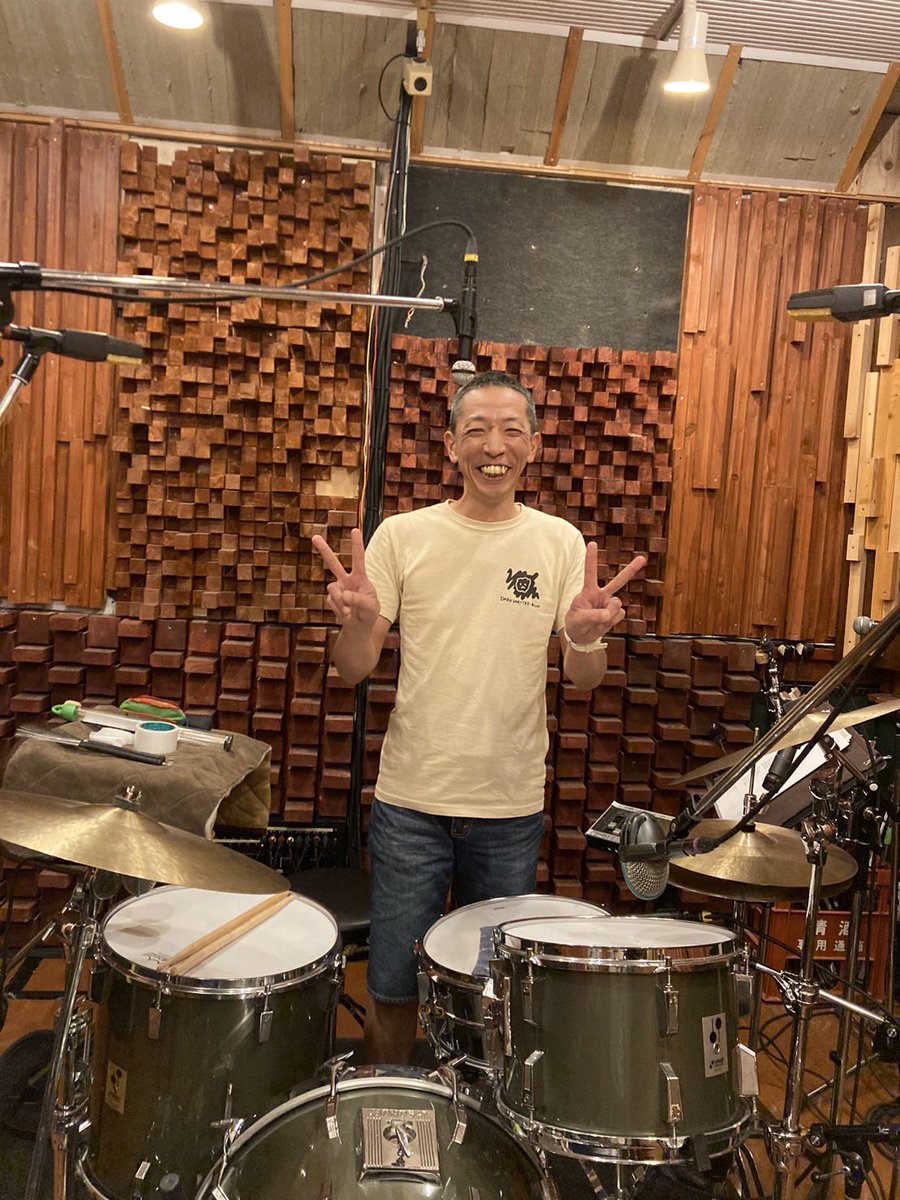itou_tkj's tweet photo. 今日はラブラボさんにていちやなぎ君の録音でした。お陰様でいいのが録れましたよ。毎度毎度ありがとうございます!
#いちやなぎ #lublab #加藤喬彦 #荻野真也 https://t.co/TC5dD1gfIS