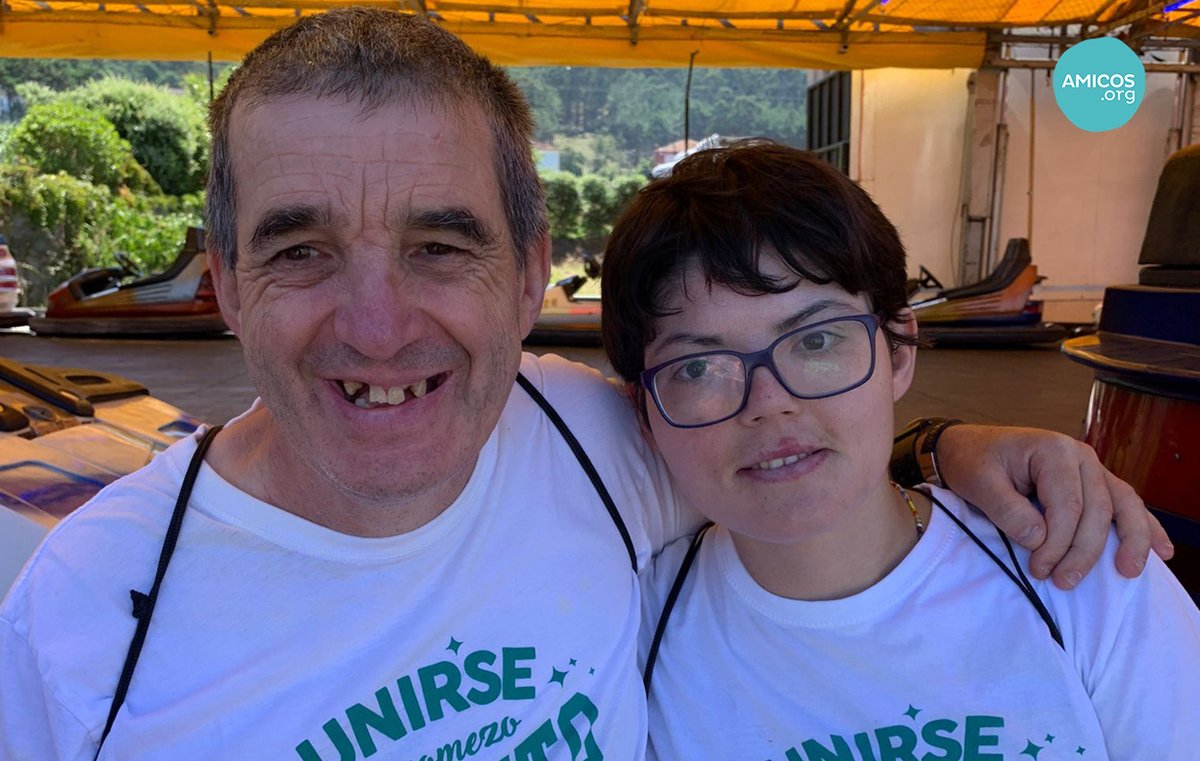 AmicosAsoc's tweet photo. Los Amicos 😊 estuvieron la semana en Queiruga donde se encontraban en fiestas 🎊 Estuvieron tomando un refresco 🧃 en la sesión vermú 🎤 disfrutando mucho del ambiente festivo 😍🥰 Mirad nuestras fotiños 📸

#queiruga #festas #sesionvermu #amicos https://t.co/KZtc7eU7VQ
