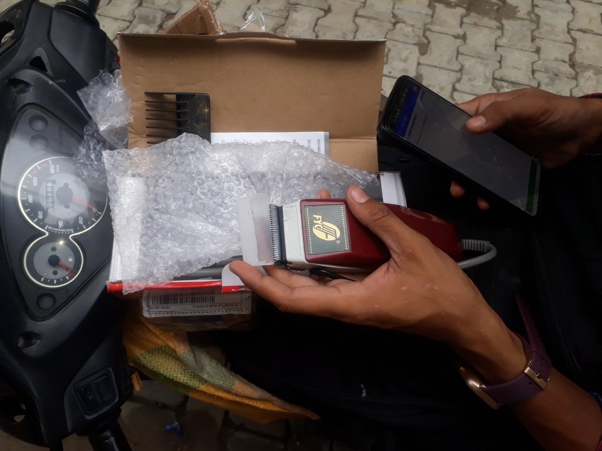 Divyanshu_DM_'s tweet photo. @Flipkart I have experienced this many times that in online shopping and especially when shopping from @FlipkartEnables this company keeps circulating only used and returned goods by others.  It doesn't have any new stuff. This is the biggest fraud with the public and its trust. https://t.co/BL4rm6nEbW