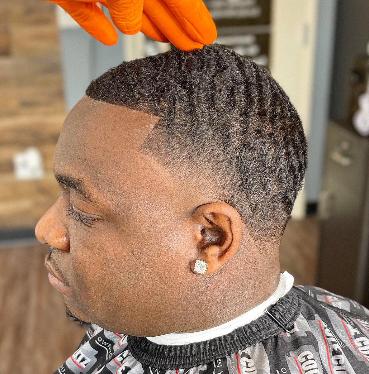 colecutzbrand's tweet photo. All you really need is 100 loyal clients to be a successful barber. 💈💯
#houstonbarber #barber #twitterbarber #barberos #haircut #hairstylist #baldfade #taper https://t.co/mWj2UywLqz