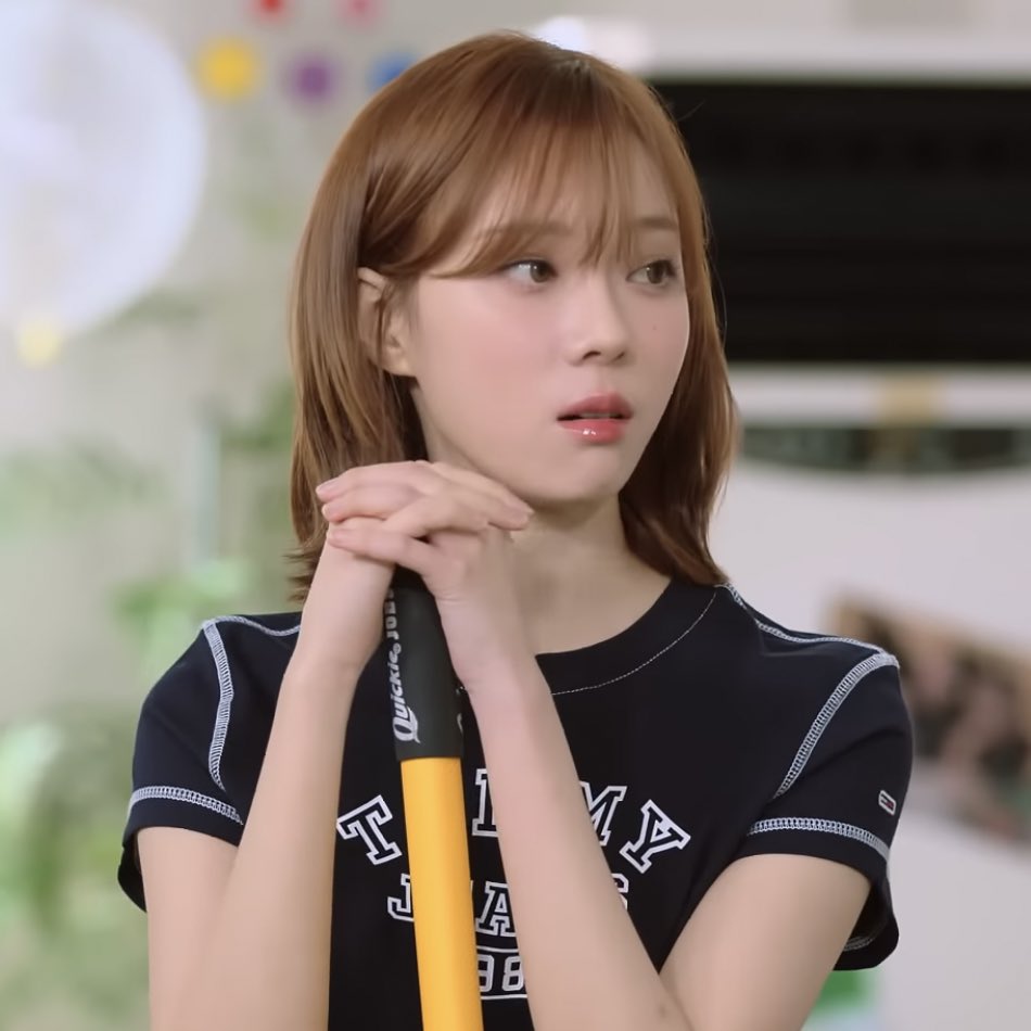 THIS IS SO JOWA OF HER UHM???